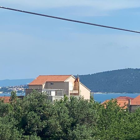 Apartment Milena Kastela Mit Whirlpool מראה חיצוני תמונה