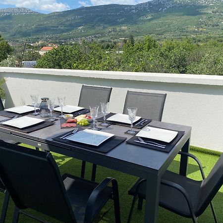 Apartment Milena Kastela Mit Whirlpool מראה חיצוני תמונה