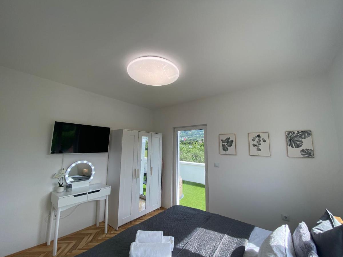 Apartment Milena Kastela Mit Whirlpool מראה חיצוני תמונה