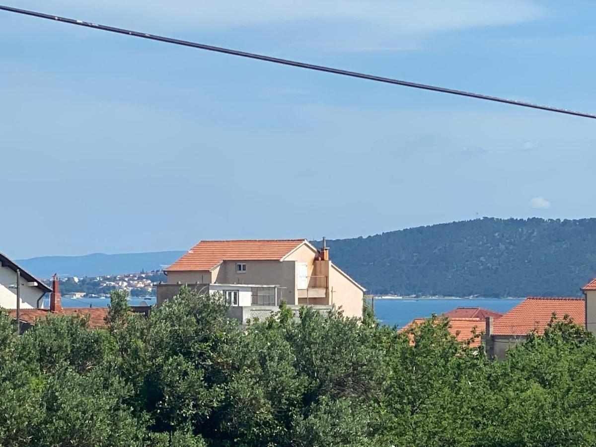 Apartment Milena Kastela Mit Whirlpool מראה חיצוני תמונה