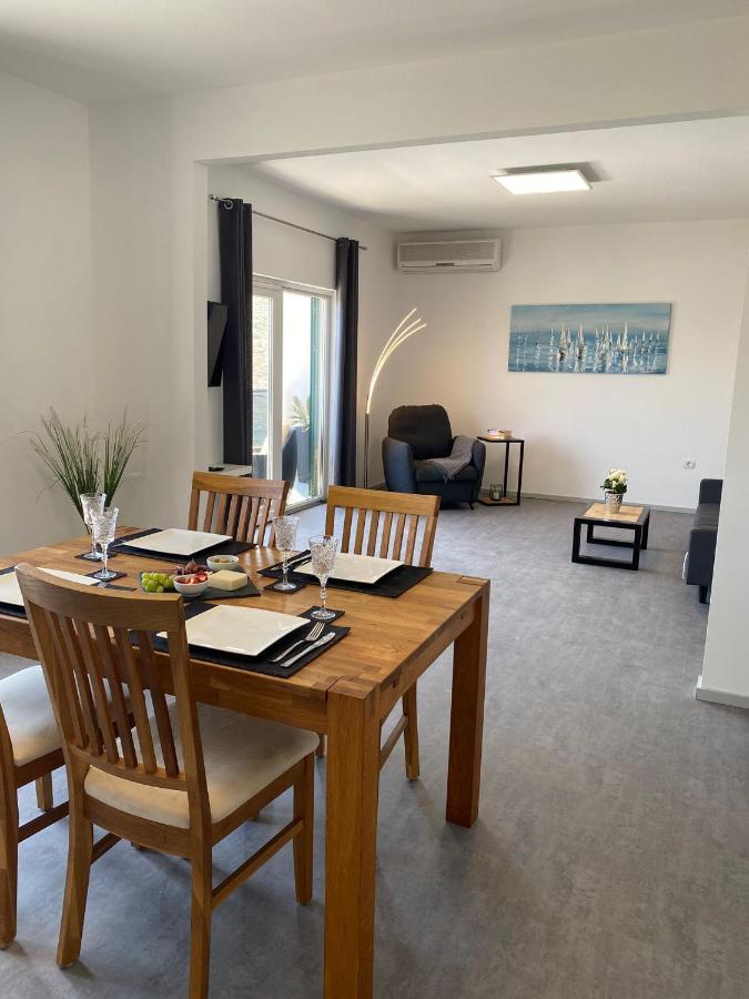 Apartment Milena Kastela Mit Whirlpool מראה חיצוני תמונה
