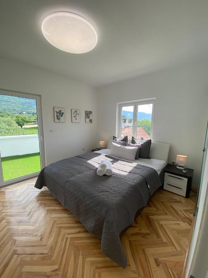Apartment Milena Kastela Mit Whirlpool מראה חיצוני תמונה
