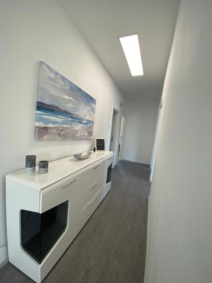 Apartment Milena Kastela Mit Whirlpool מראה חיצוני תמונה