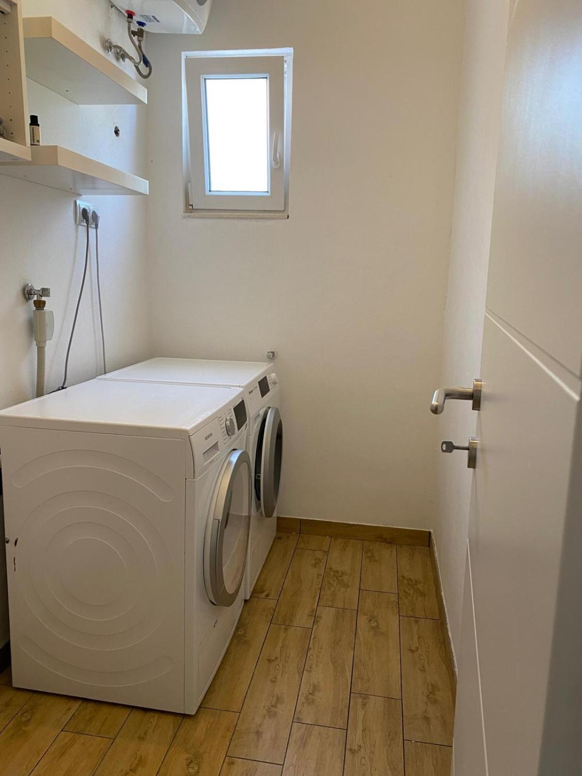 Apartment Milena Kastela Mit Whirlpool מראה חיצוני תמונה