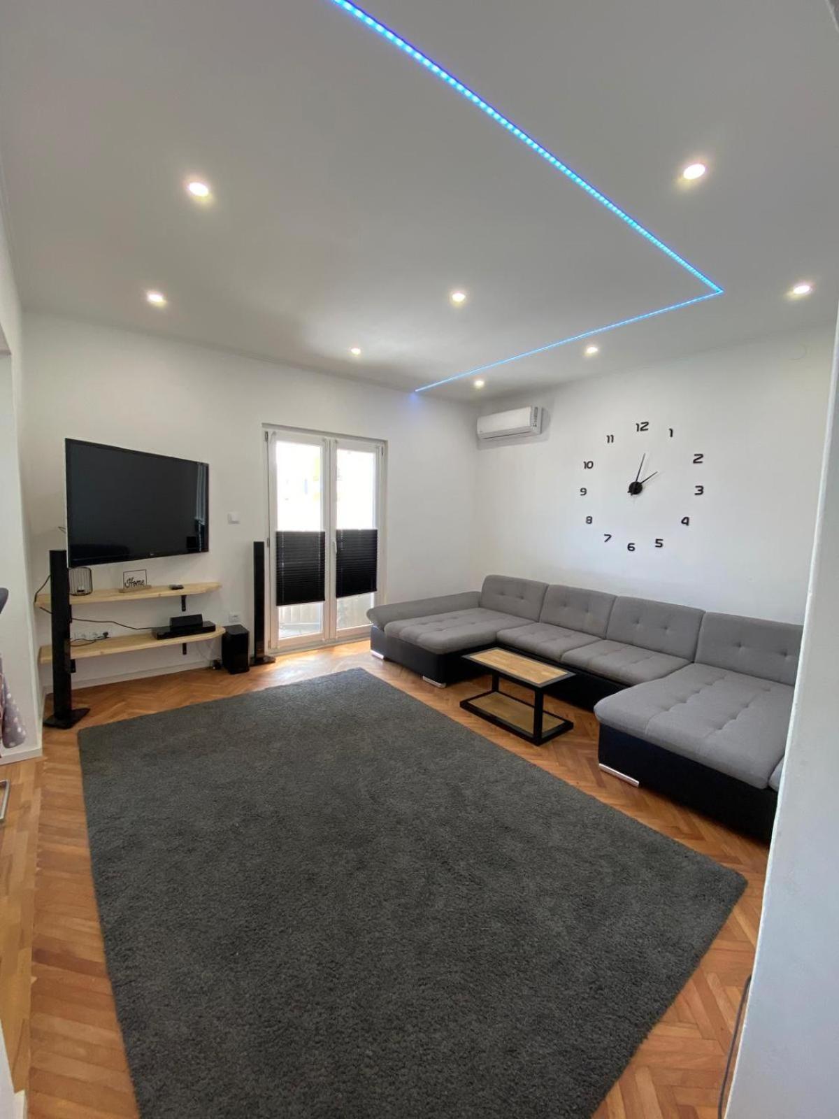 Apartment Milena Kastela Mit Whirlpool מראה חיצוני תמונה